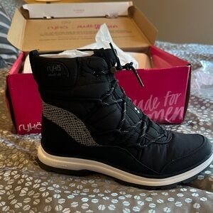 NWT Ryka Women's Brae Black and Gray Winter Boots 8.5